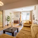 Aristocratic Place, Top Location