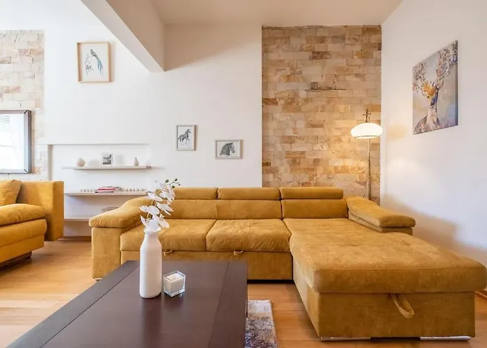 Aristocratic Place, Top Location