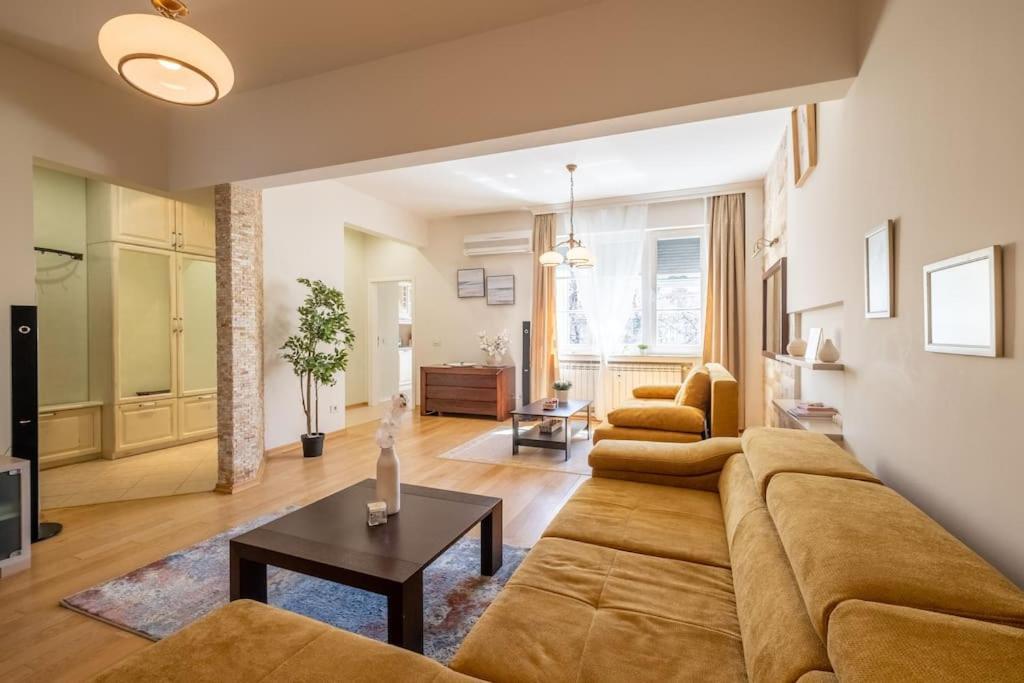 Appartamento Aristocratic Place, Location *