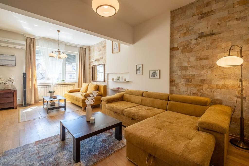 Appartement Aristocratic Place, Location