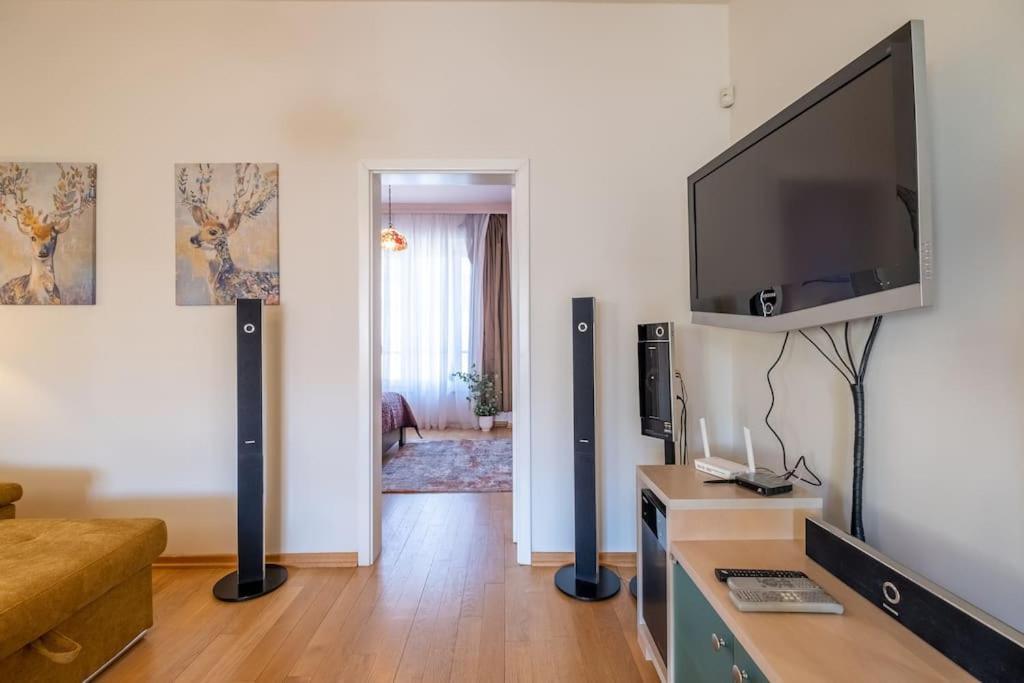 Aristocratic Place, Location Appartamento