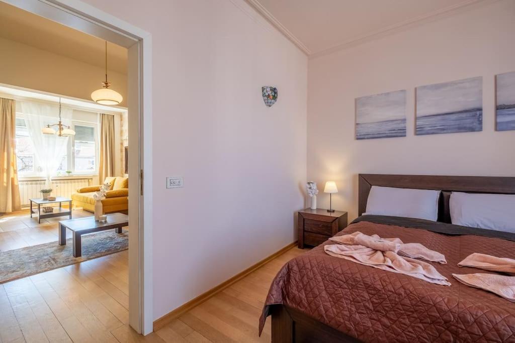 Aristocratic Place, Location Appartement *