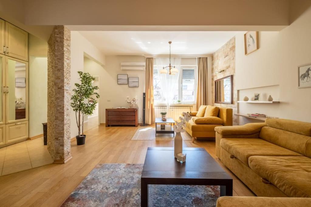Aristocratic Place, Location Appartamento *